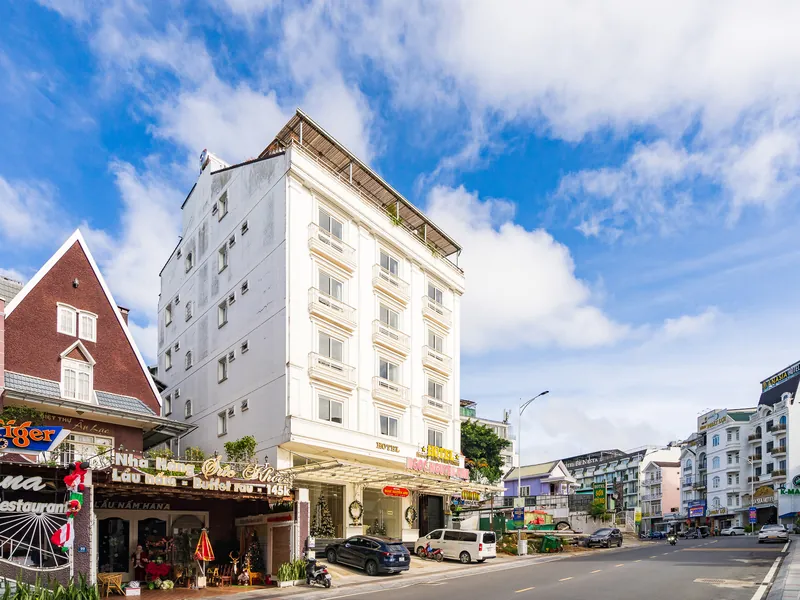Góc phố Bùi Thị Xuân nhìn từ ngoài khách sạn Ngọc Nguyên Anh