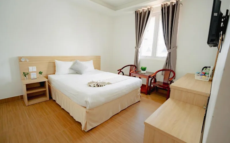 Phòng Đơn Cửa Sổ Villa — khu nhà cổ, giường 1.6m, khách sạn Ngọc Nguyên Anh Đà Lạt
